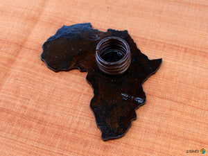Kerzenleuchter in Form des afrikanischen Kontinents aus Metall mit Rostfinish