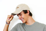 Laden Sie das Bild in den Galerie-Viewer, Man trägt Venter Tours-Safari Cap &quot;Dad Hat&quot; in beige
