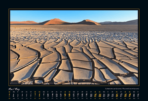 Namibia Kalender "Into The Light" 2022 von Helmut Gries – Mai Motiv