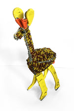 Laden Sie das Bild in den Galerie-Viewer, Giraffe aus Draht und Glasperlen
